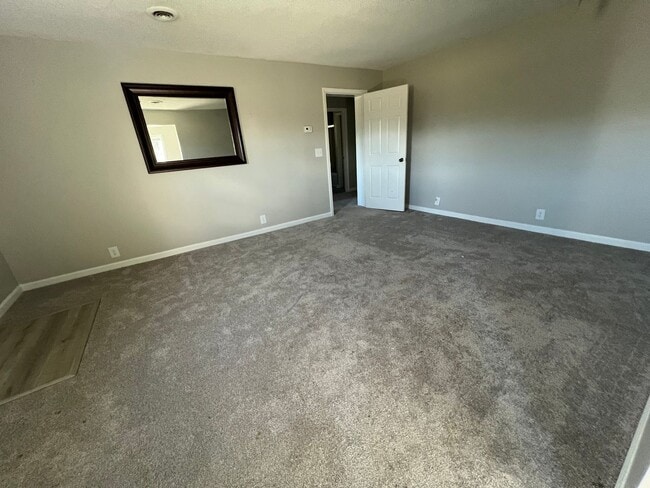 Building Photo - House for rent
