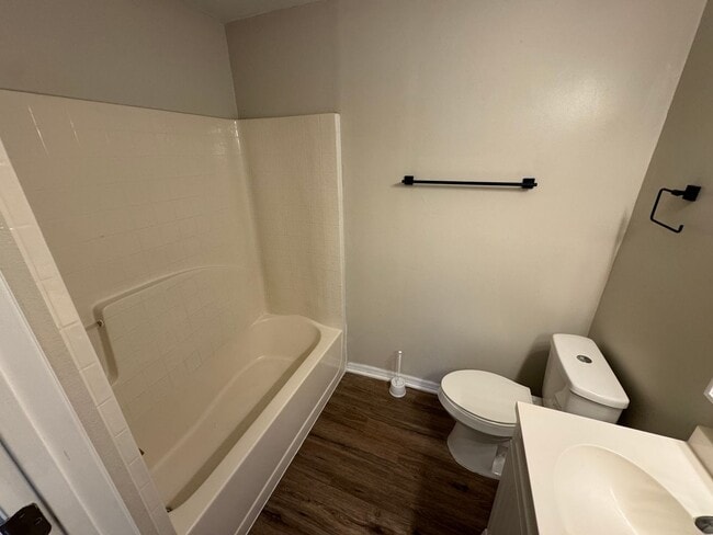 Building Photo - Spacious 4-Bedroom Home with 3 Full Baths in Whispering Trails – Pet Friendly!