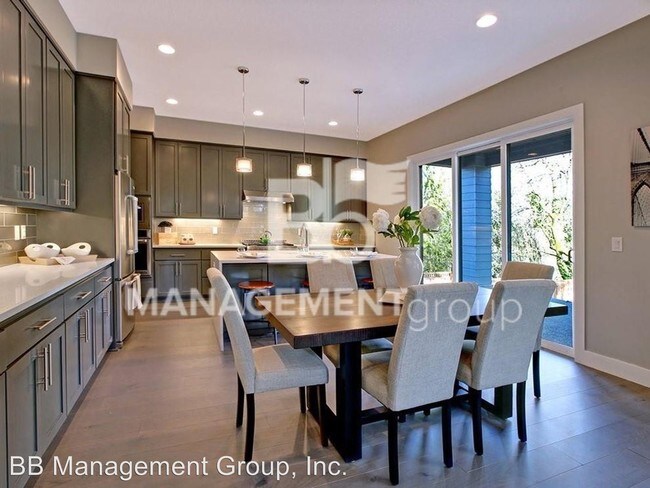 Building Photo - 3 br, 2.5 bath House - 10805 NW Cornell Rd