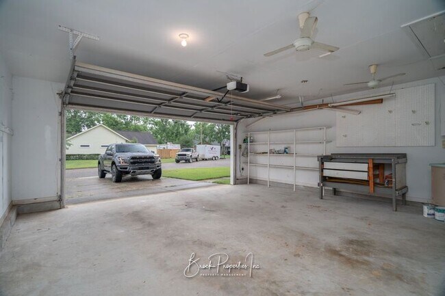 Building Photo - 5504 Shadow Grove Blvd