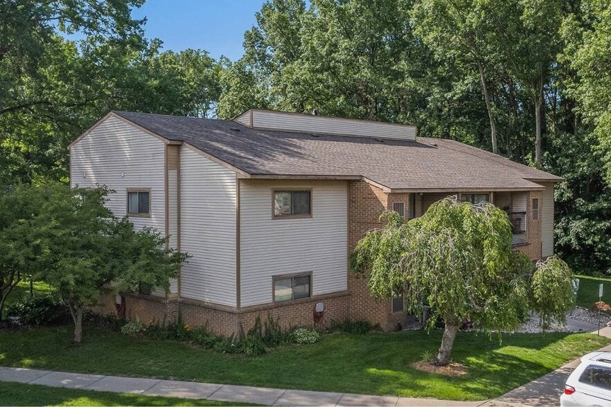 Building Photo - Pine Creek Apartments