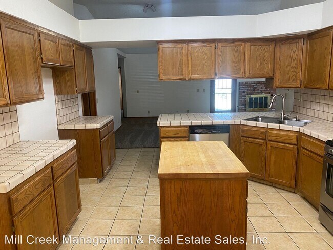 Building Photo - 3 br, 2 bath House - 1035 S. Regina