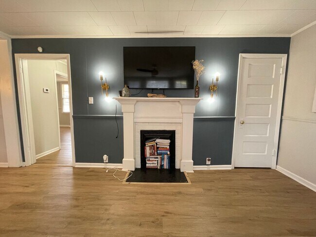 Building Photo - Large 2/1 House in Celanese- $1,495