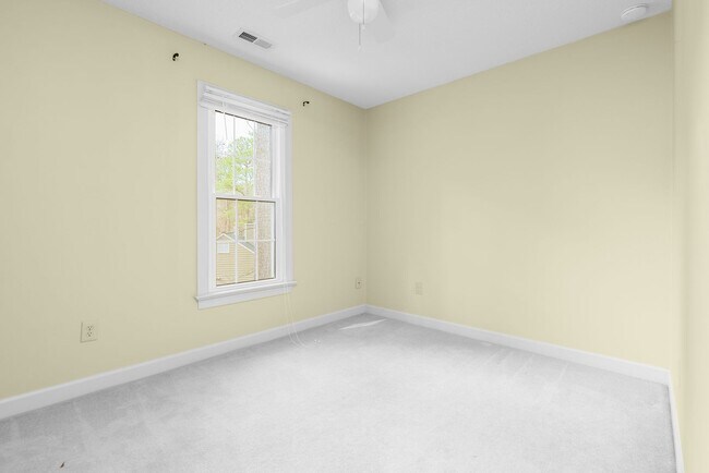 Building Photo - Woodcroft Wonderful!