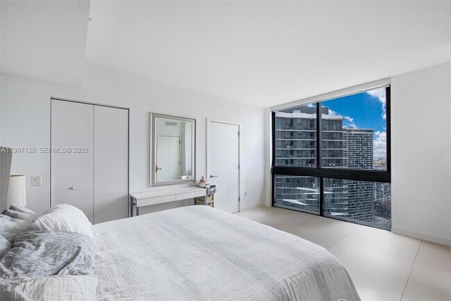 Building Photo - 501 NE 31st St