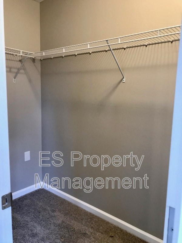 Building Photo - 5390 Lakeside Manor Dr