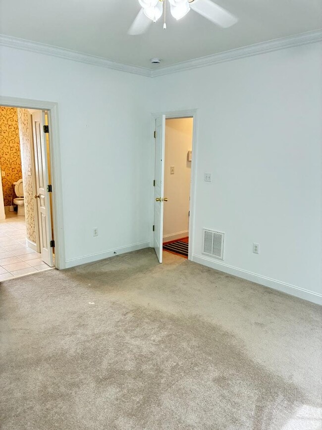 Building Photo - 3704 Shadow Ridge Rd N