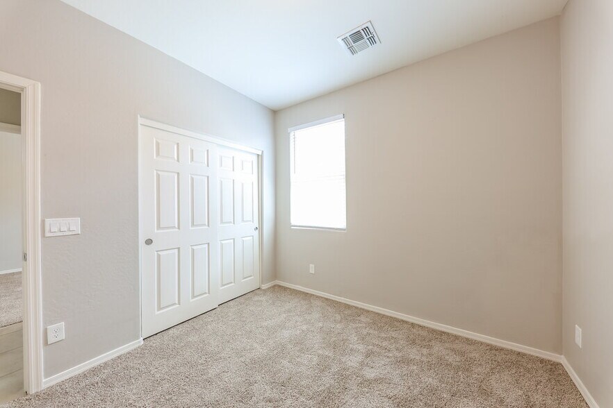 Building Photo - 15817 W Lisbon Ln