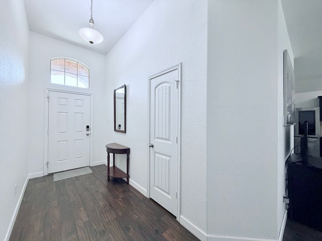 Building Photo - 520 Cantebury Park Ln