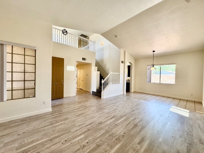 Building Photo - Spacious 4BD/3BA NLV Home with Downstairs ...