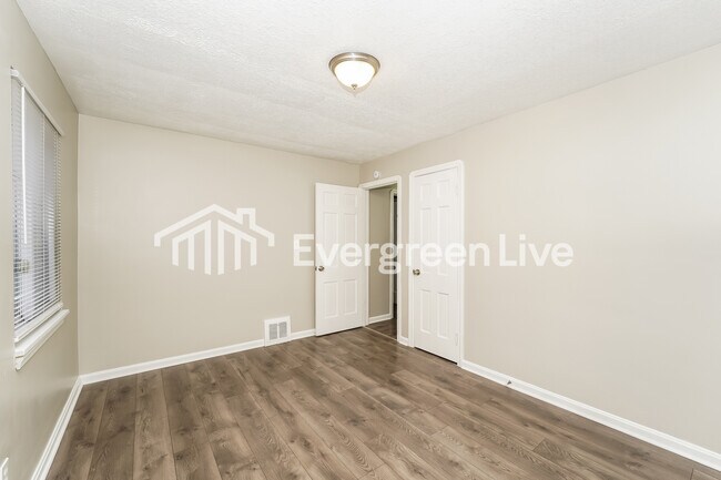 Building Photo - 23200 Blackstone Ave