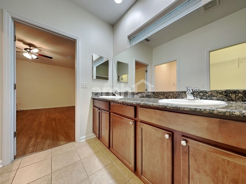 Building Photo - 235 Buck Run Way