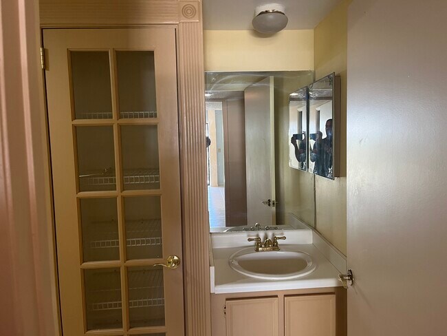 Building Photo - 1815 S Olive Ave