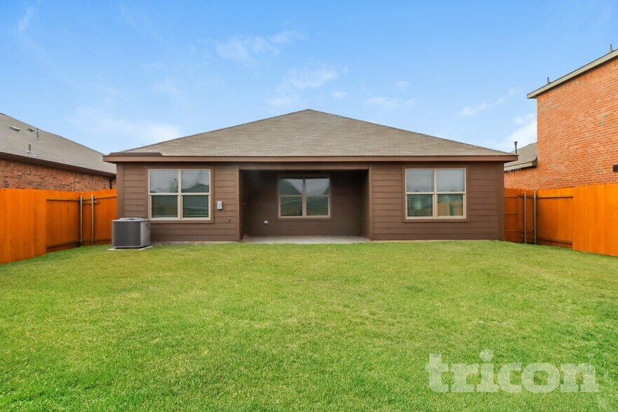 Building Photo - 204 Micah Ln