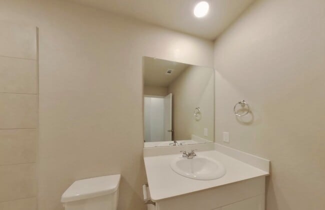 Building Photo - Saddle Creek