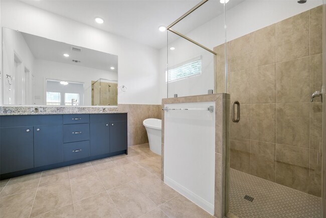 Building Photo - 13315 Campos Dr