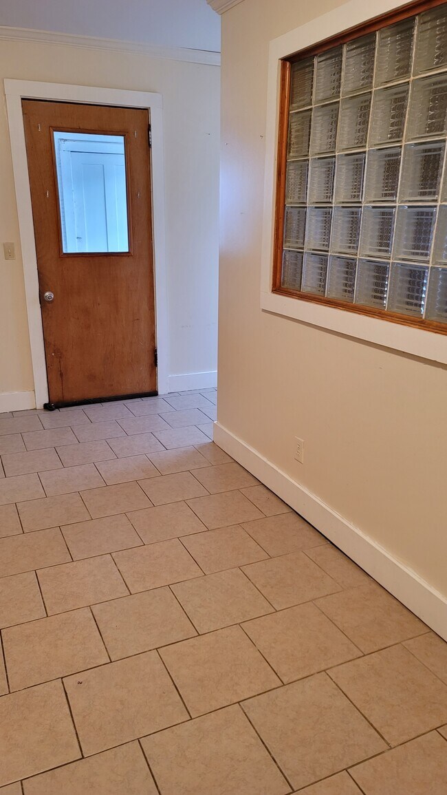 Building Photo - 914 Walnut St