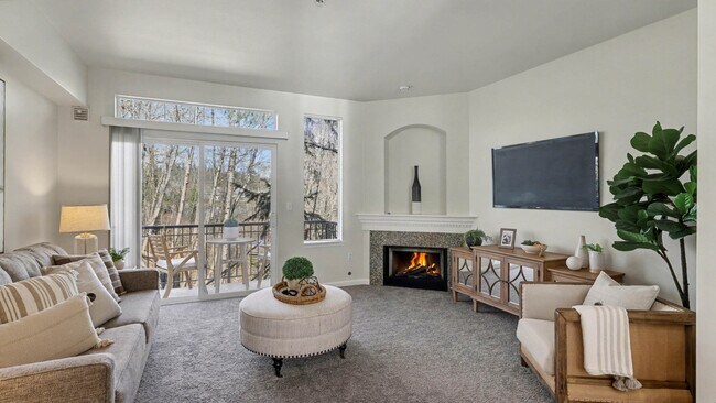Building Photo - Updated Kirkland Townhome in Lochshire Condominiums with Premium Amenities- Available NOW