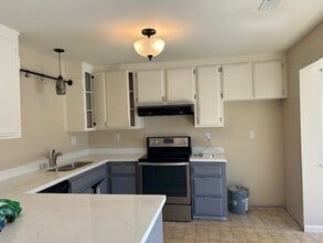 Building Photo - 1451 Hogrefe Way