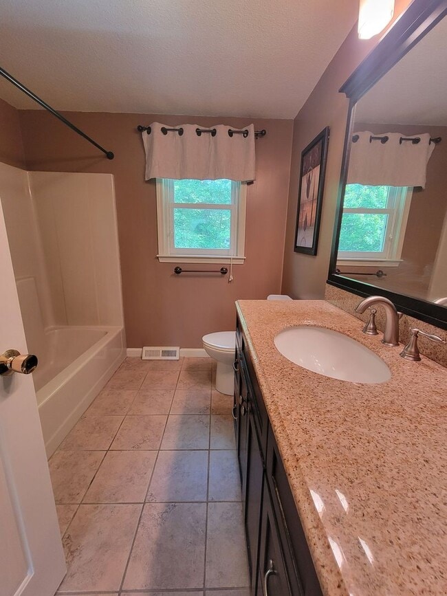 Building Photo - Beautiful Single-Family Home Litchfield NH for Rent