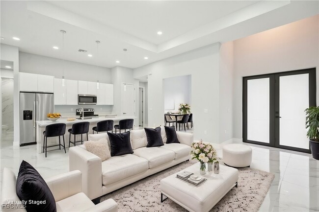 Building Photo - 872 Spaulding St E