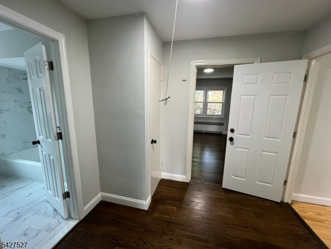 Building Photo - 905 Sanford Ave