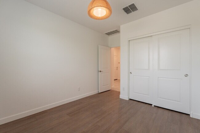 Building Photo - 9616 E Tango Ave
