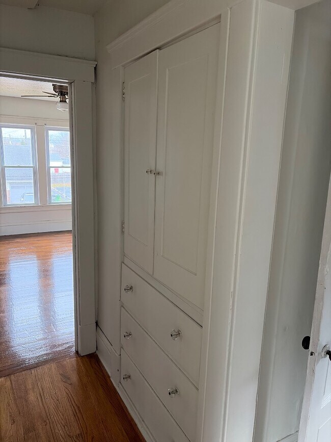 Building Photo - 1541 E 212th St