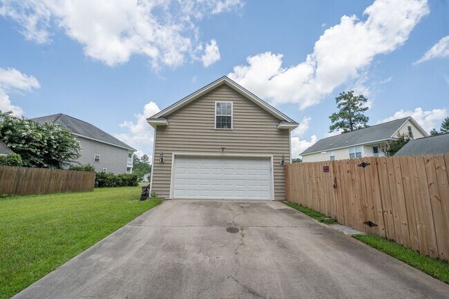 Building Photo - 10 Arbors Cir