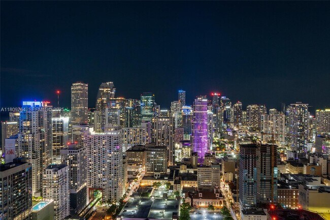 Building Photo - 601 NE 1st Ave