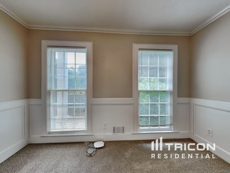Building Photo - 4047 Linda Ln SW