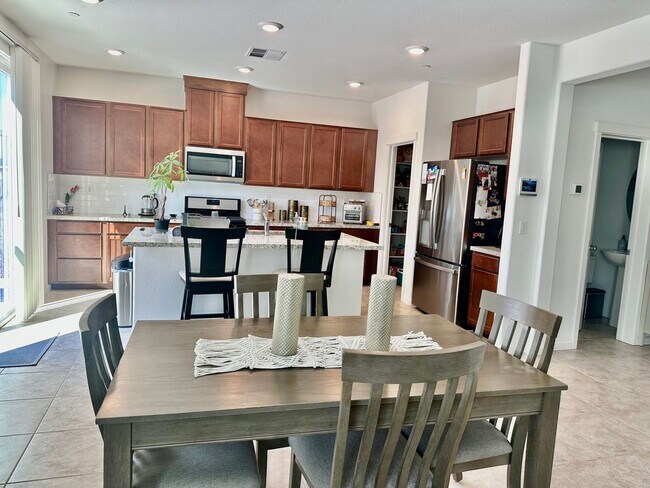 Building Photo - Gorgeous newer home in gated community wit...