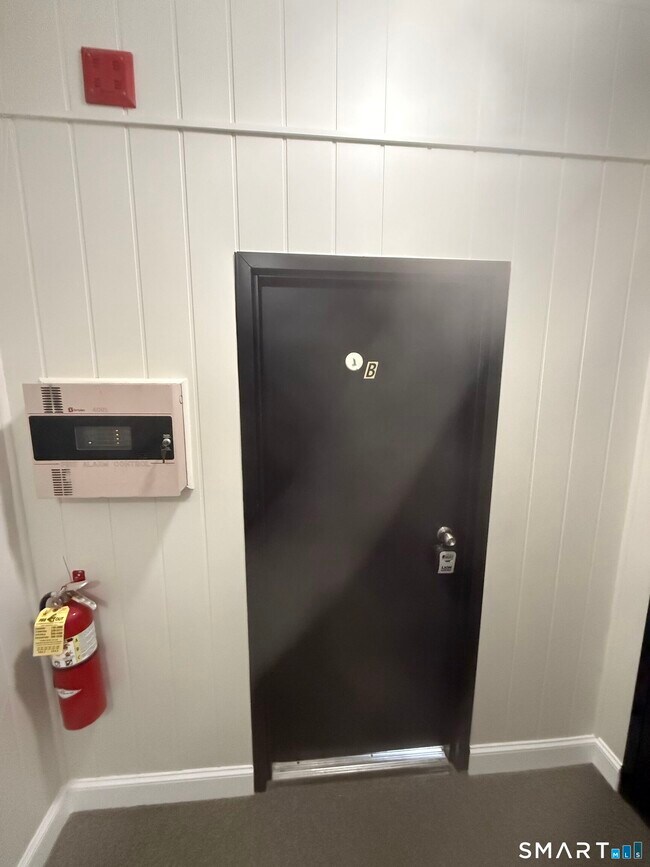 Building Photo - 8-10 S Broad St