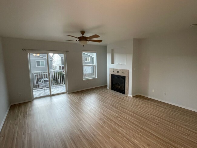 Building Photo - Amazing 3 Bedroom Condo with Garage and Vi...