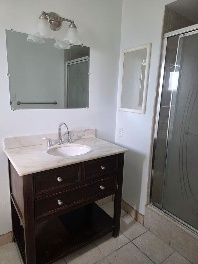 Building Photo - OPEN HOUSE 9/6/2025 From 12pm-2pm 3bed 2 B...
