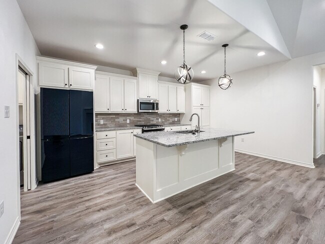 Building Photo - 5917 Harvard St