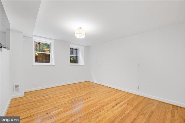 Building Photo - 1830 17th St NW