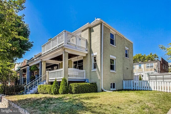 Primary Photo - 1330 Staples St NE