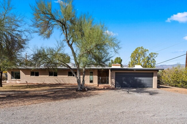 Primary Photo - Charming home located in Indian Ridge Esta...