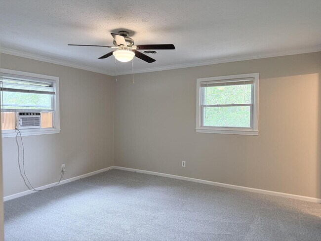 Building Photo - 725 Wildflower Ln