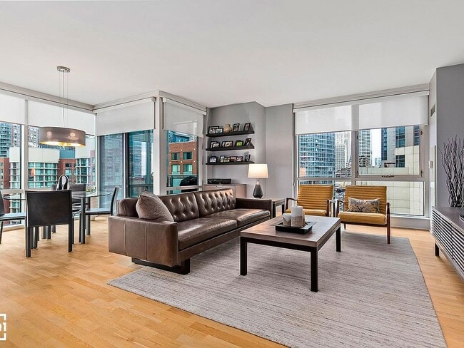 Building Photo - 505 N McClurg Ct