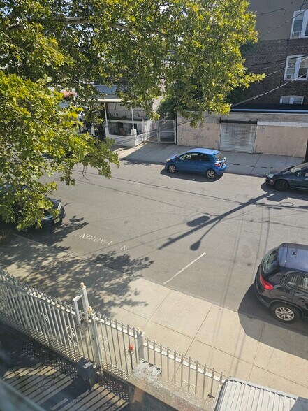 Building Photo - 228 Duncan Ave