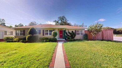 Building Photo - Stunning 4 Bedroom, 2 Bath Home in the Hea...