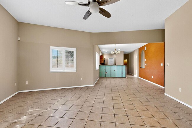 Building Photo - SE Rio Rancho 3 Bedroom  2 bath  2 car garage