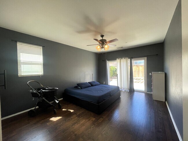 Building Photo - Rosamond 4 Bedroom + 2.5 Bathroom