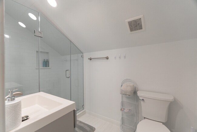 Building Photo - 135 S Rocky Point Cir