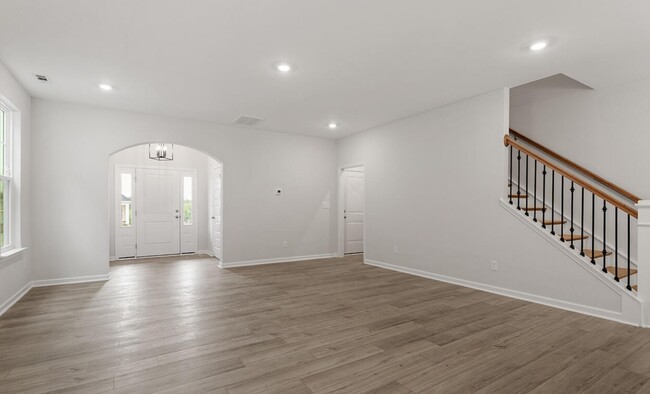 Building Photo - 160 White Oak Gdn Wy