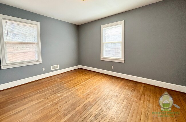 Building Photo - 122 Woodland Dr