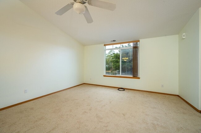Building Photo - Newly Renovated 3 Bedroom, 2 Bath House in Sheridan