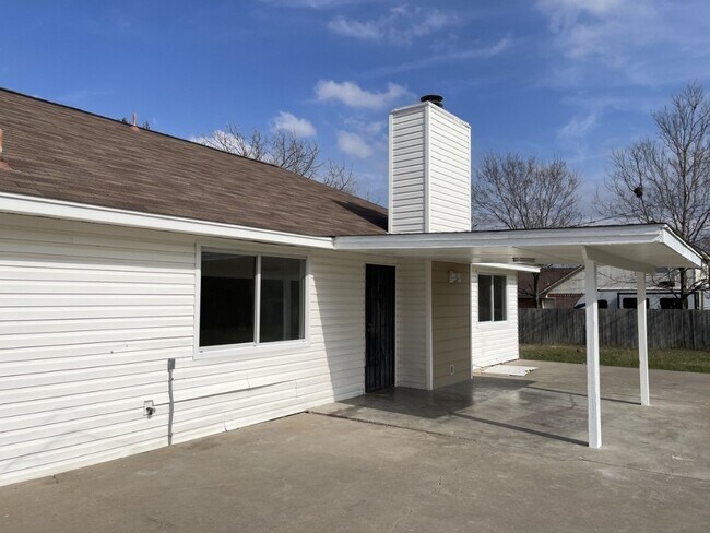 Building Photo - 1505 St Croix Ln